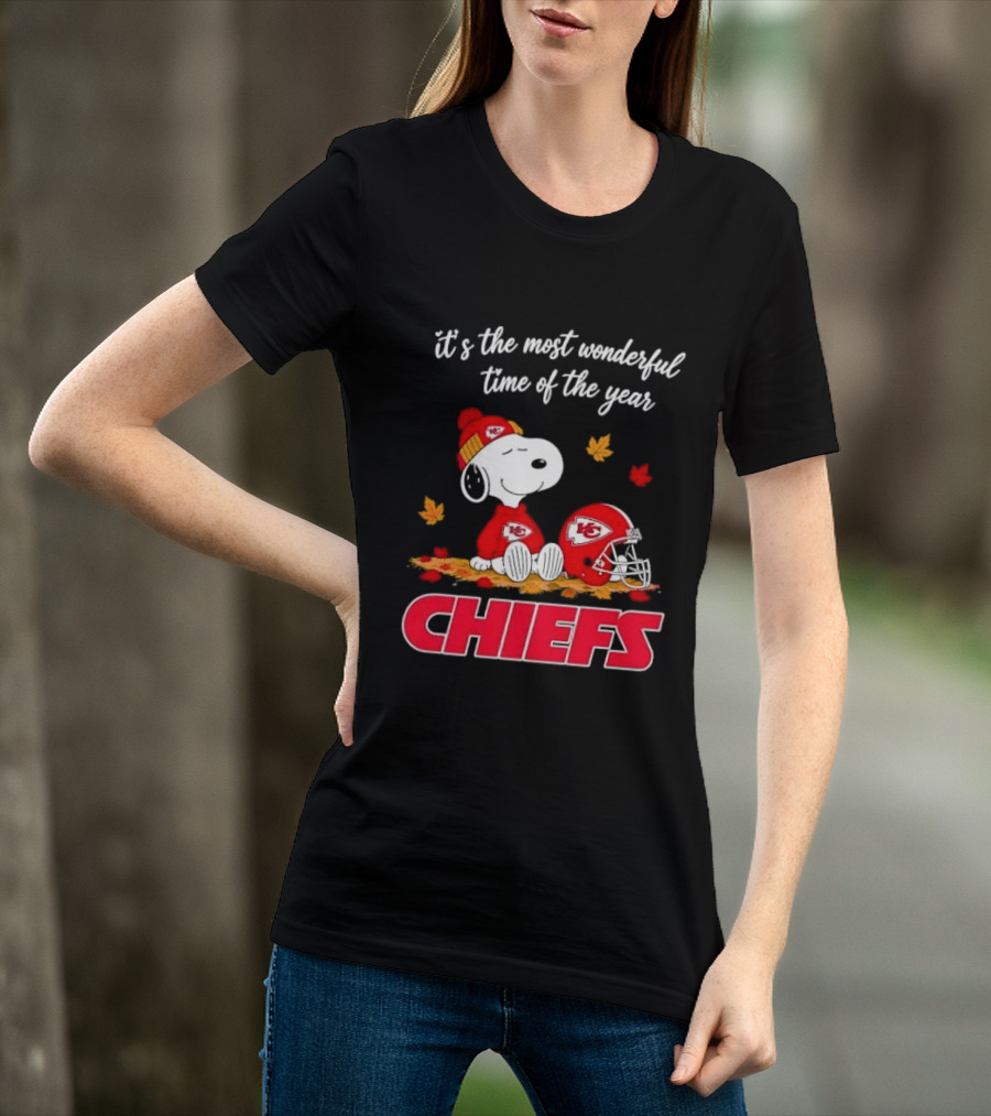 Kansas City Chiefs Snoopy It's The Most Wonderful Time Of The Year Helmet Autumn Leaves T-Shirt