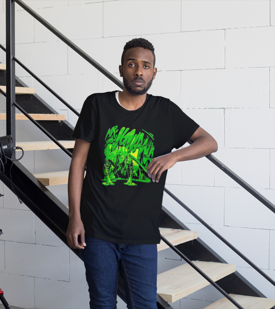 Mr Iguana Crouching Mexican Luchador Green Lizard Scale Graffiti T-Shirt