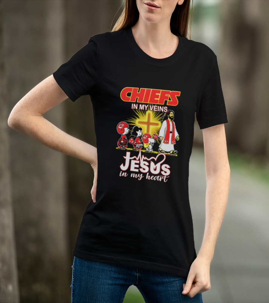 Chiefs In My Veins Jesus In My Heart Snoopy And Charlie Football T-Shirt