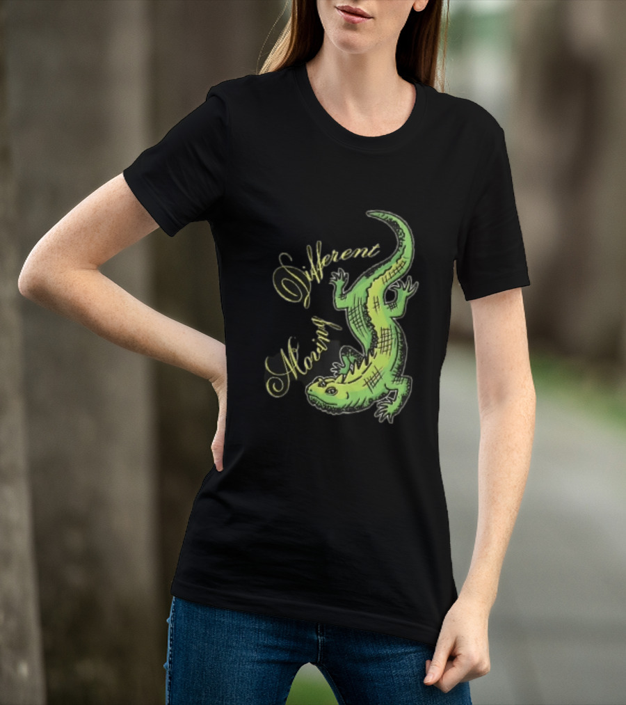 Different Moving Green Lizard Iguana Line Sketch T-Shirt