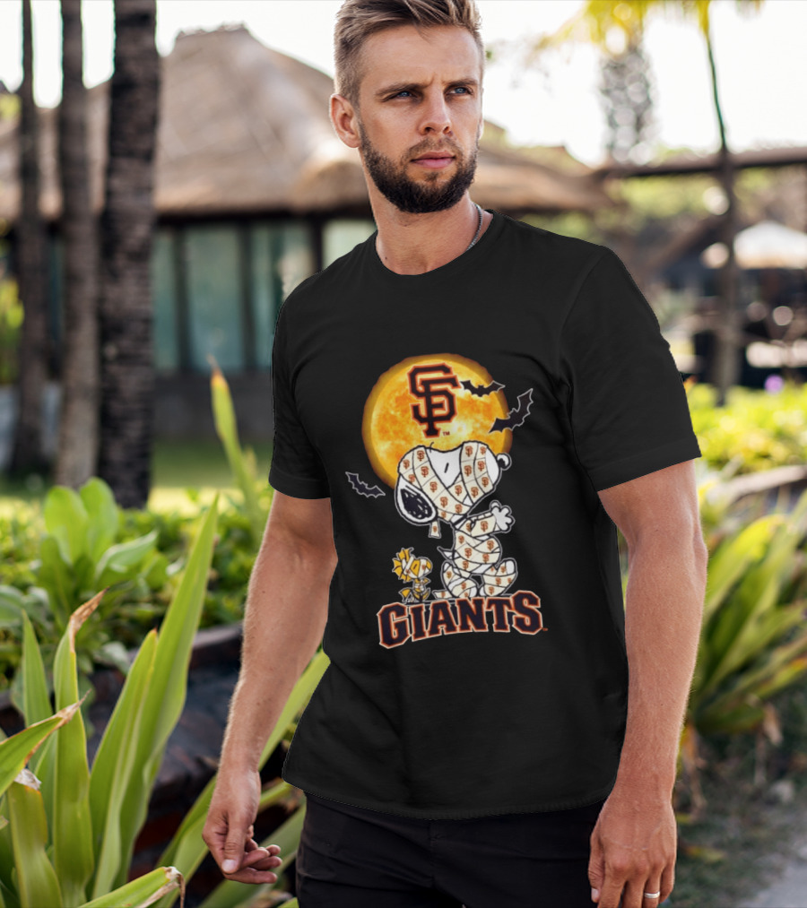 San Francisco Giants Snoopy Woodstock Mummy Halloween Moon T-Shirt