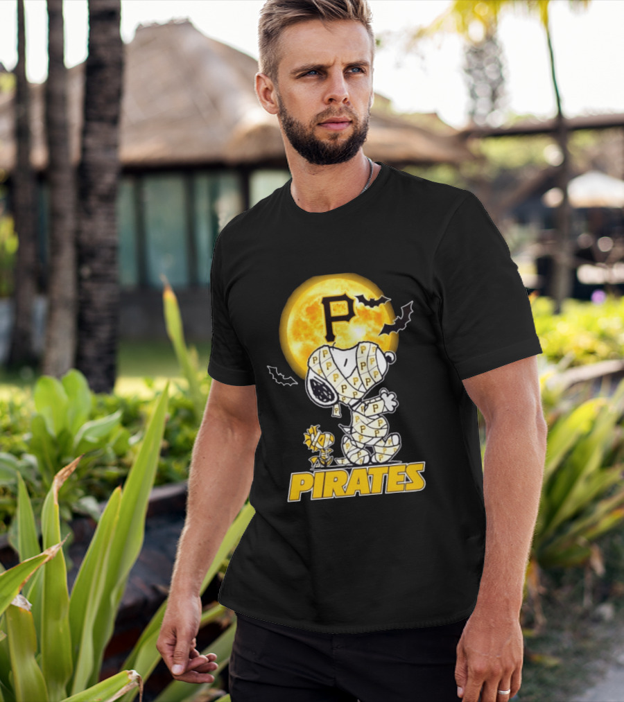 Pittsburgh Pirates Snoopy Woodstock Mummy Halloween Moon Bats T-Shirt