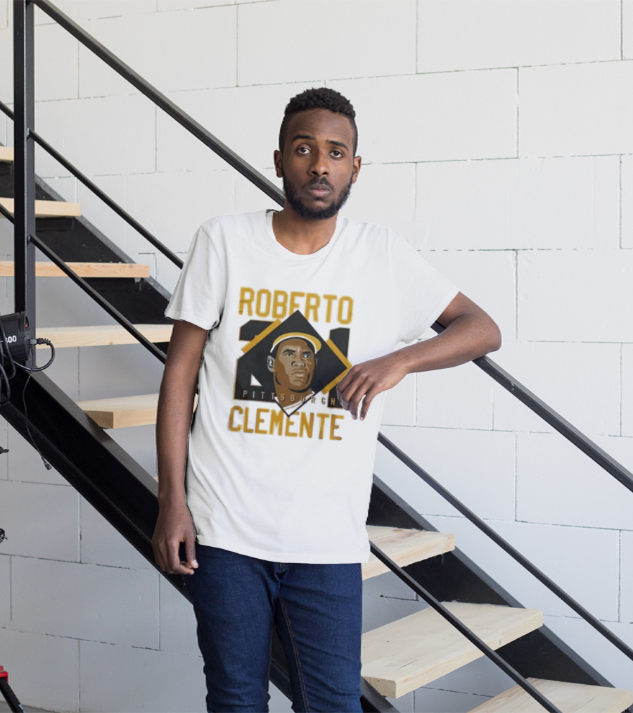 Roberto Clemente 21 Pittsburgh Pirates Iconic Baseball Legend T-Shirt