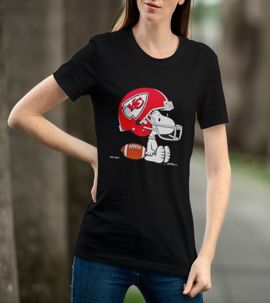 Snoopy Kansas City Chiefs Helmet Football T-Shirt