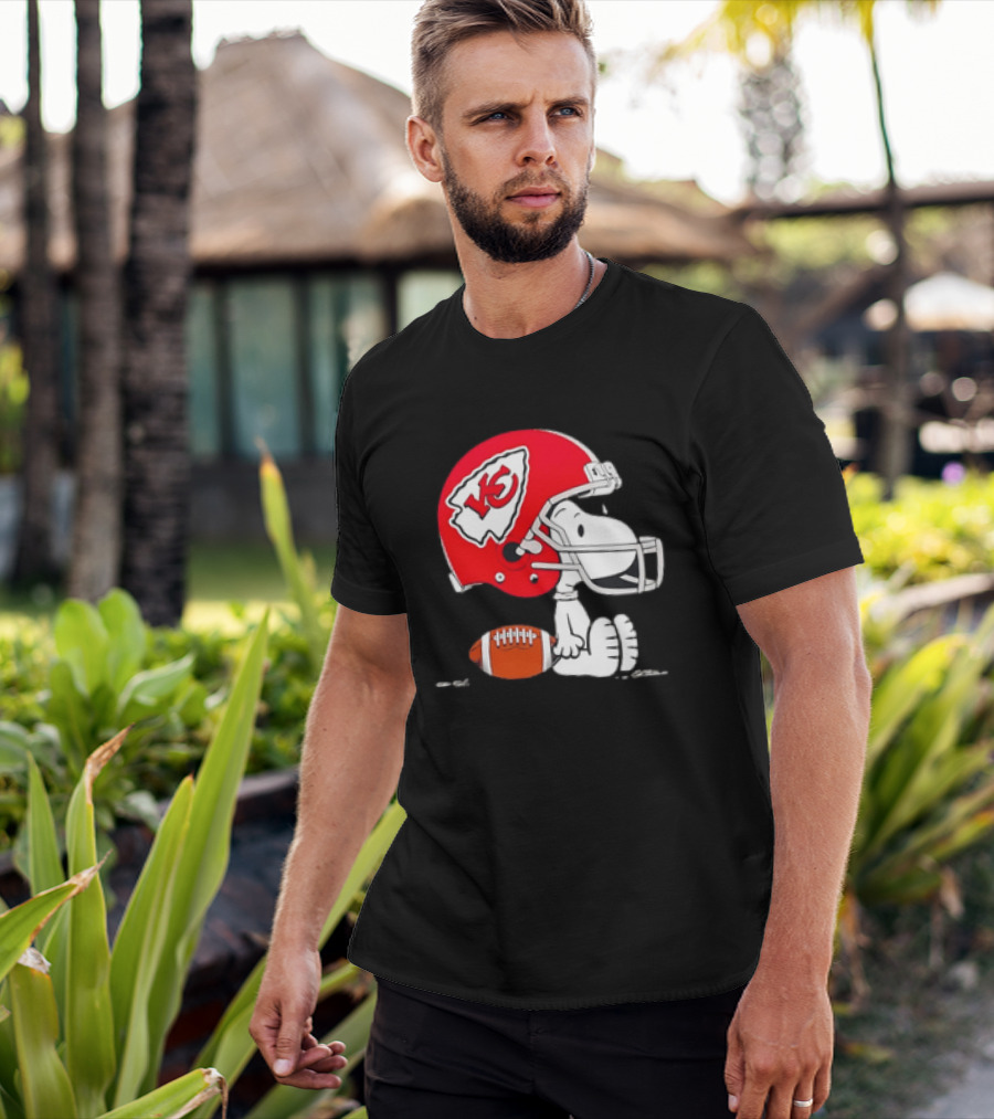 Snoopy Kansas City Chiefs Helmet Football T-Shirt