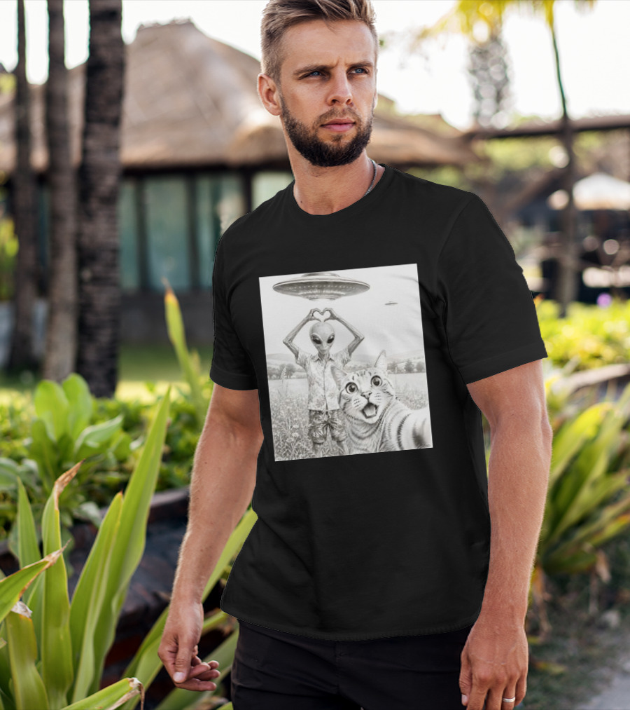 Alien And Cat Selfie UFO Extraterrestrial Meadow Scene T-Shirt