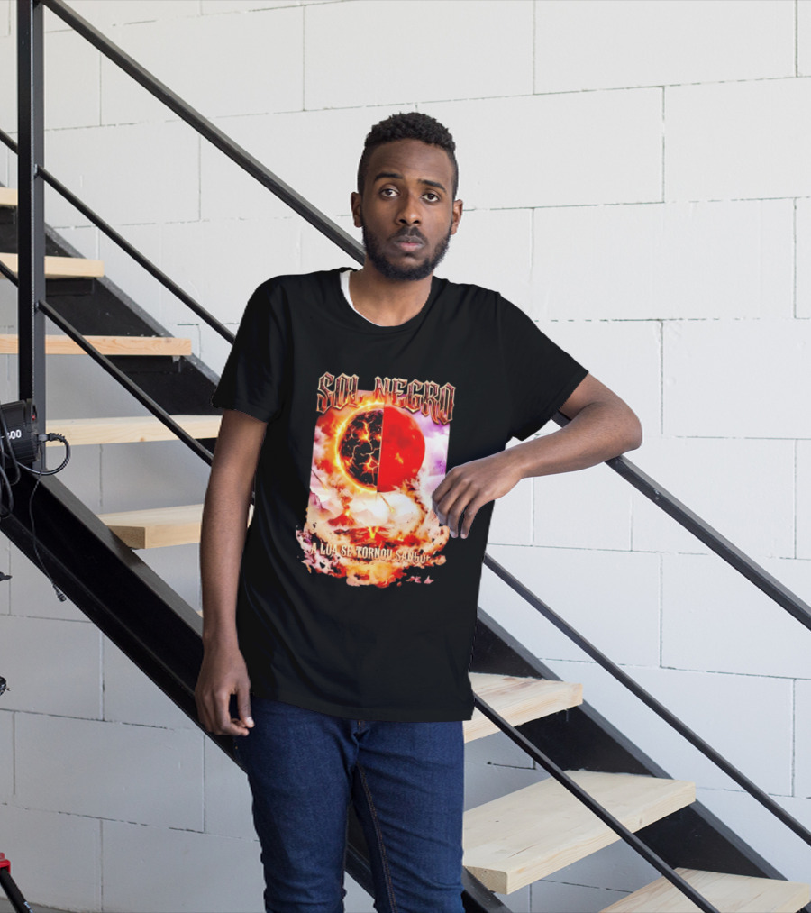 Sol Negro A Lua Se Tornou Sangue Eruptive Cosmic Phenomenon T-Shirt