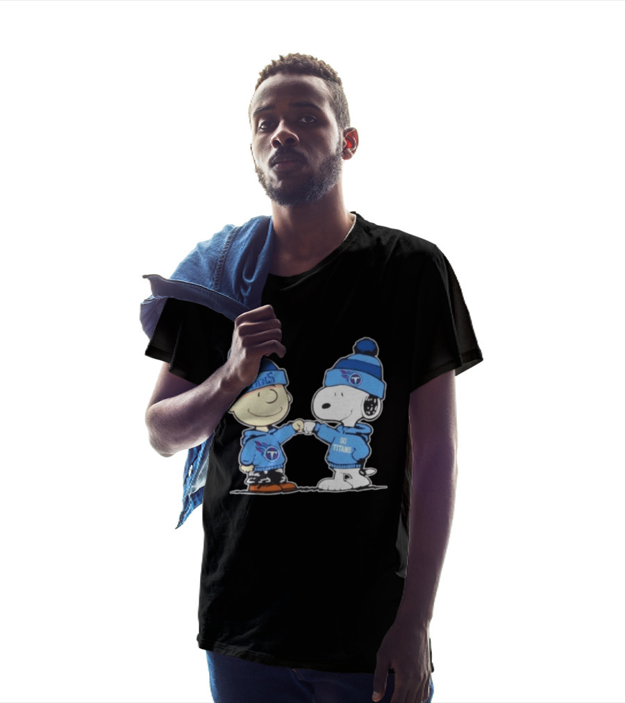 Peanuts Charlie Brown Snoopy Fist Bump Tennessee Titans Football Go Titans T-Shirt