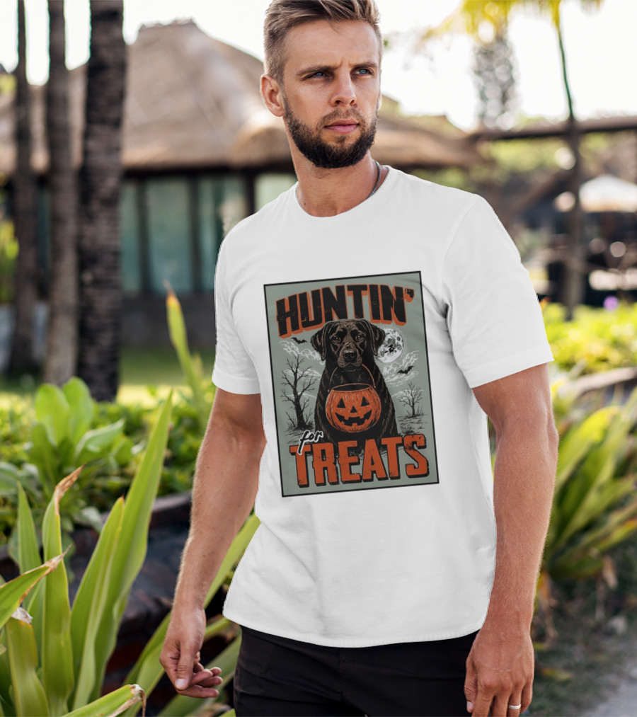 Black Labrador Huntin' For Treats Halloween Dog Moon And Jack O' Lantern T-Shirt