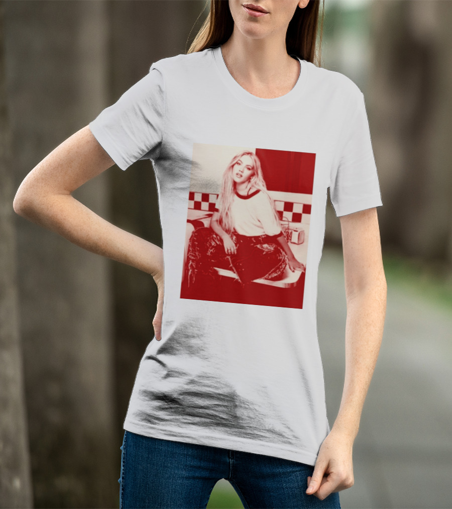 Freya Skye Store Bad Taste Photo Retro Vibe Outfit With Distressed Jeans And Casual Raglan Top In Diner Setting T-Shirt