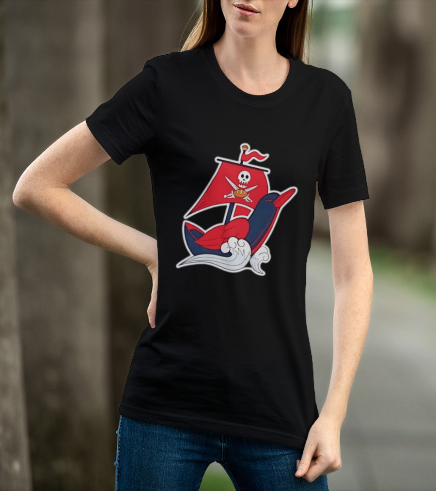 Tampa Bay Buccaneers Pirate Ship Football Skull Crossed Swords Sails T-Shirt