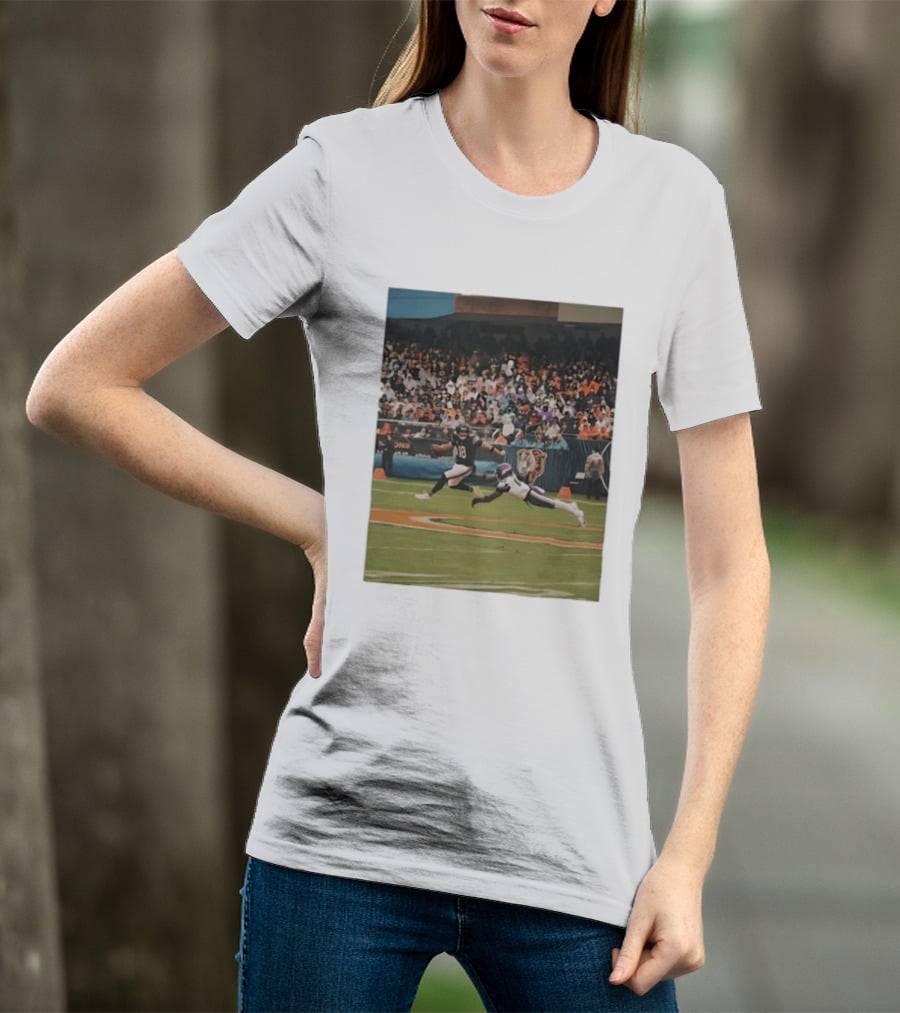Chicago Bears Vs Minnesota Vikings NFL Game Action Sports Photo T-Shirt