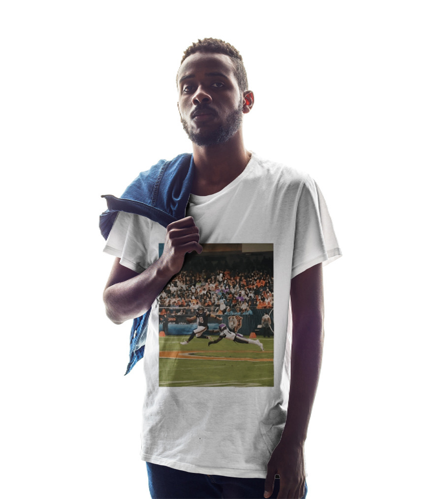 Chicago Bears Vs Minnesota Vikings NFL Game Action Sports Photo T-Shirt