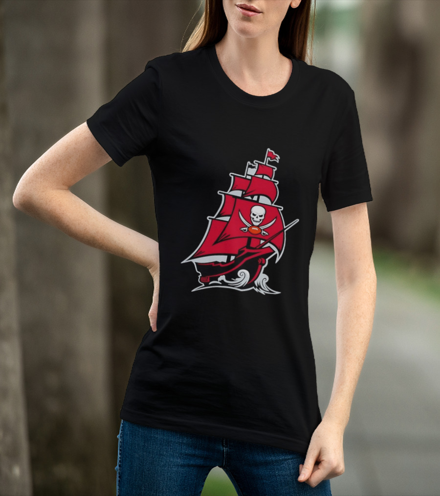 Tampa Bay Buccaneers Pirate Ship Skull Football T-Shirt