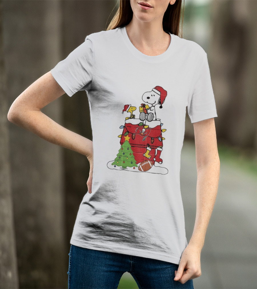 Snoopy Merry Christmas Tampa Bay Buccaneers 2026 Football Holiday Peanuts Santa Hat T-Shirt