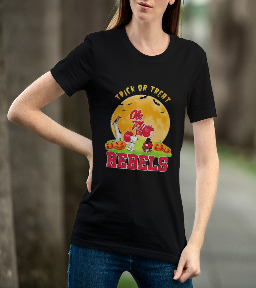 Trick Or Treat Snoopy Charlie Brown Woodstock Ole Miss Rebels Halloween Moon T-Shirt