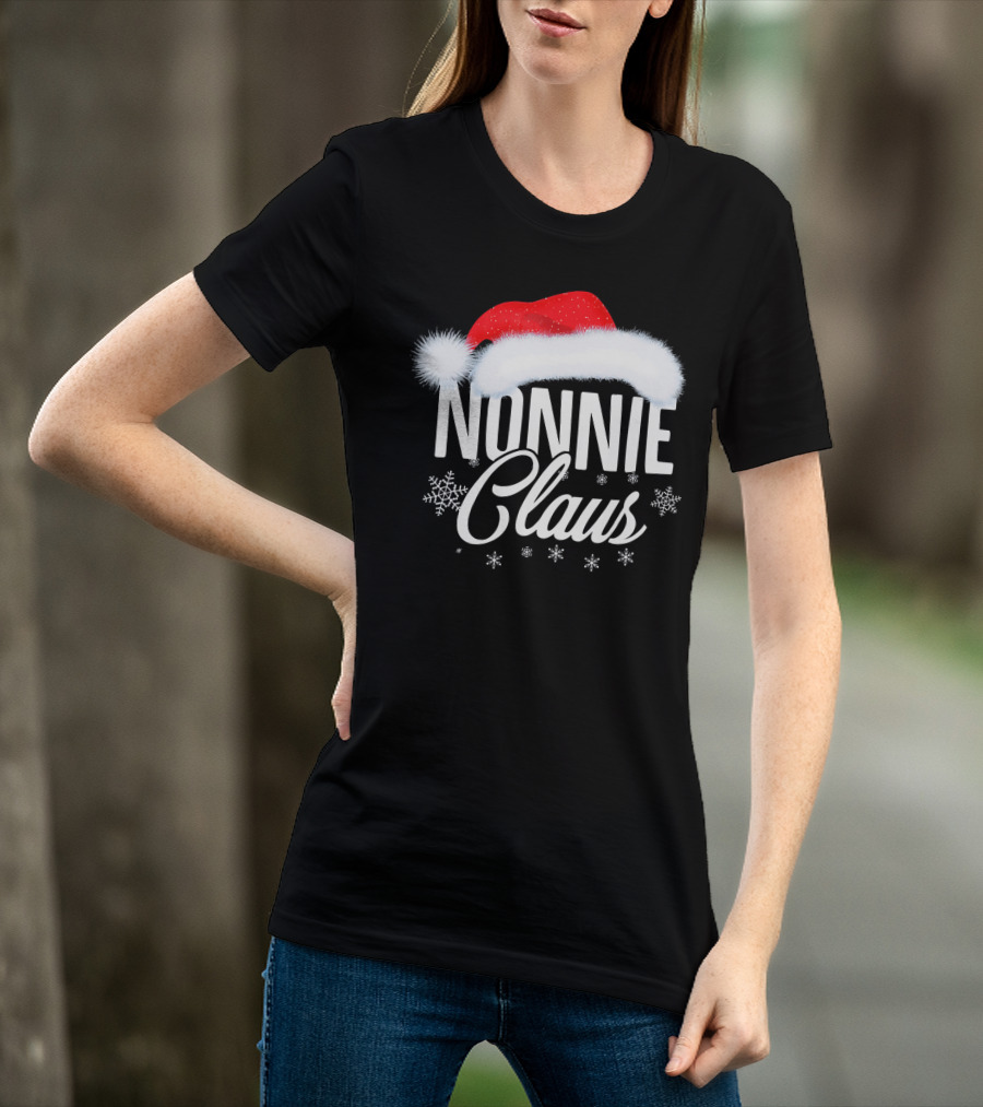 Nonnie Claus Christmas Grandma Santa Hat Snowflakes T-Shirt